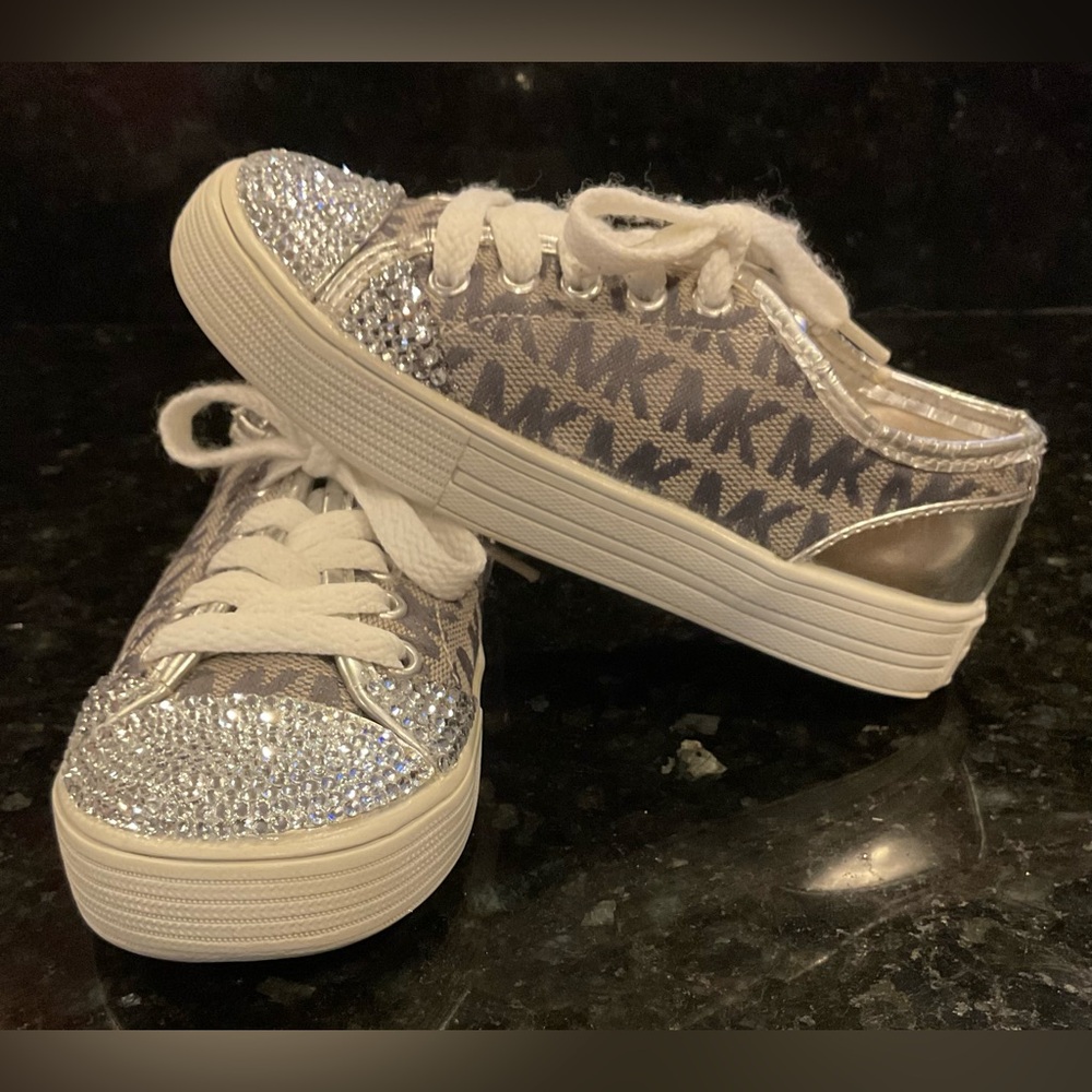 🦊 Michael Kors MK LOGO Silver Girls Toddler Sneakers & SWAVORSKI Stones in Sz 9